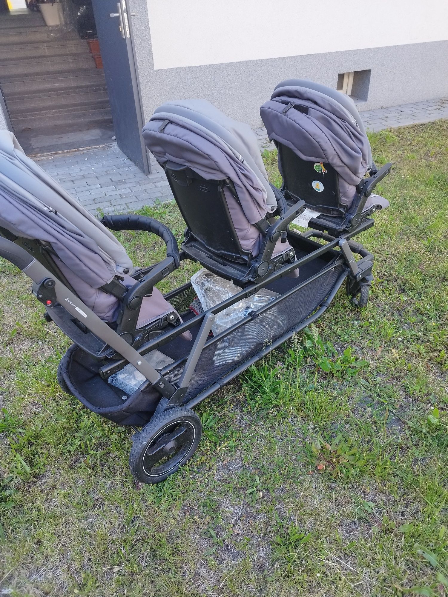 Wózek spacerowy dla trojaczków