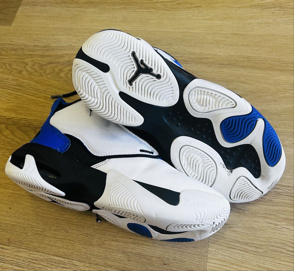 Tenis Jordan Max Aura 4