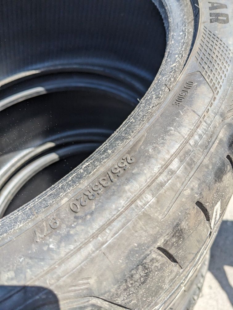 255/35R20 Goodyear 2022рік