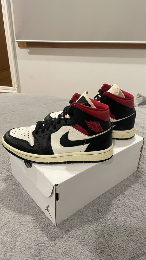 Air Jordan 1 Mid