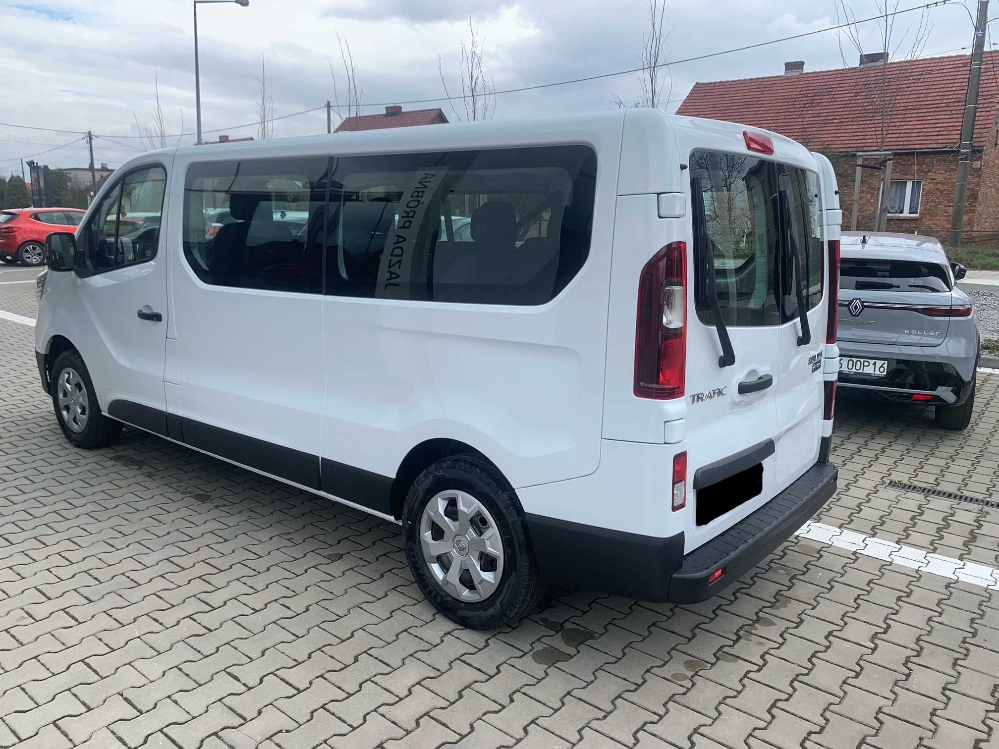 Wynajem Busa Busów 9-os Renault Trafic Wolne Terminy od 14.08.2025