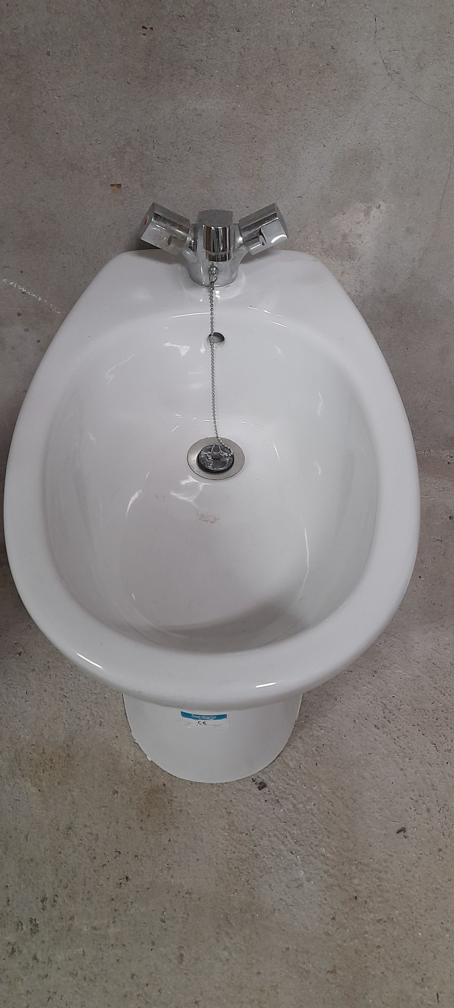 Bidé marca sanitana, não chegou a ser usado.  Misturadora incluída