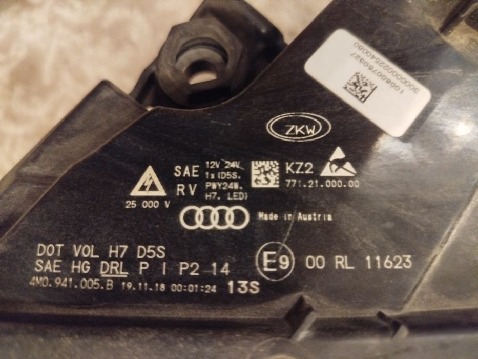 Audi Q7 4M ліва 4M0 941 005 B на запчасті