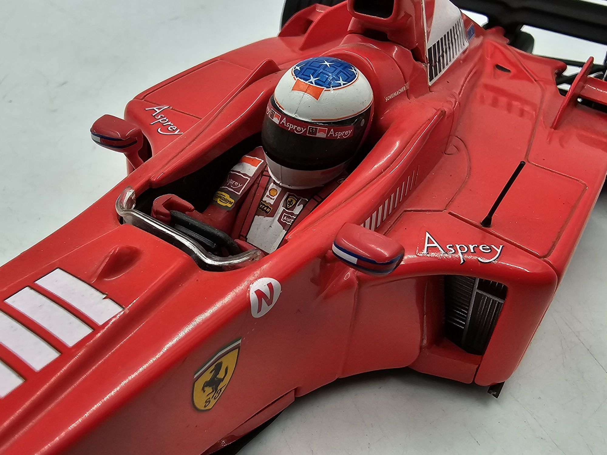 Ferrari  f1 f300 z roku 1998 minichams w skali 1:18