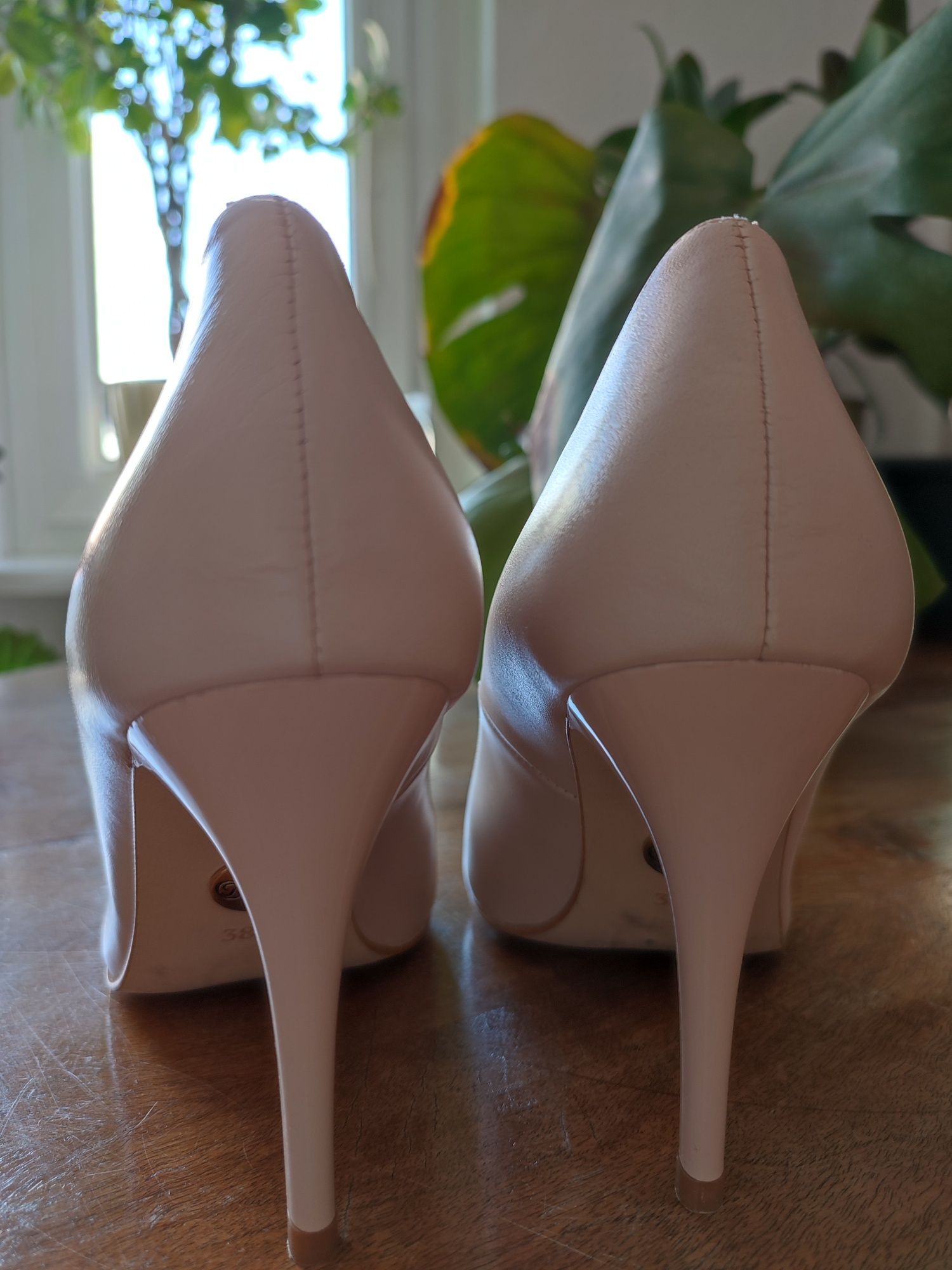 Nowe szpilki skóra naturalna skórzane 38 nude ecru róż 10 cm licowa