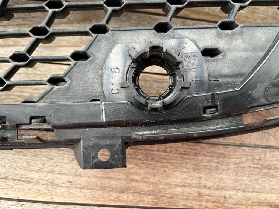 Grelha Mercedes C118 Original