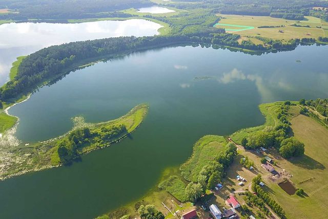 Działka budowlana między dwoma jeziorami