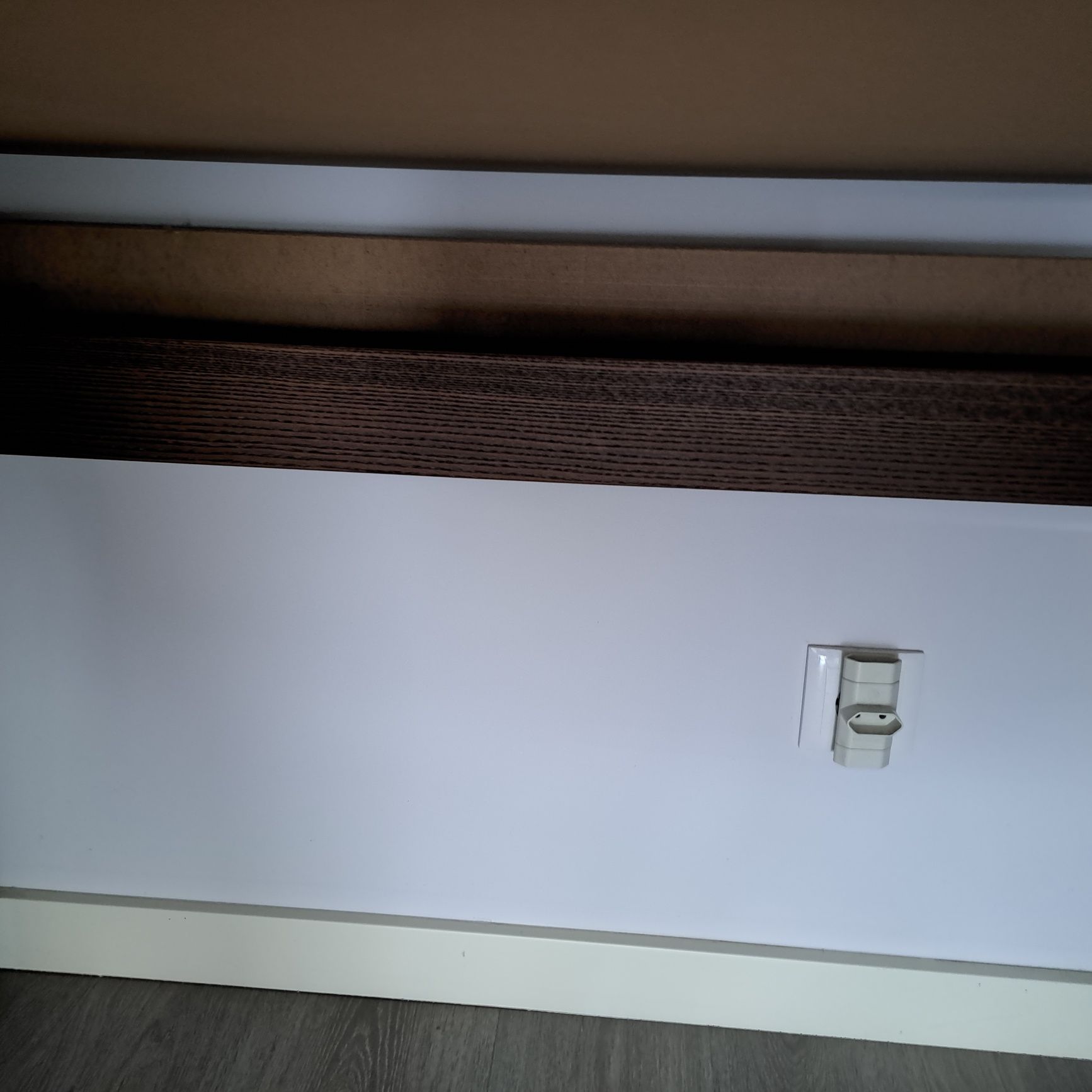 Secretária Malm Ikea e cadeira Sklum