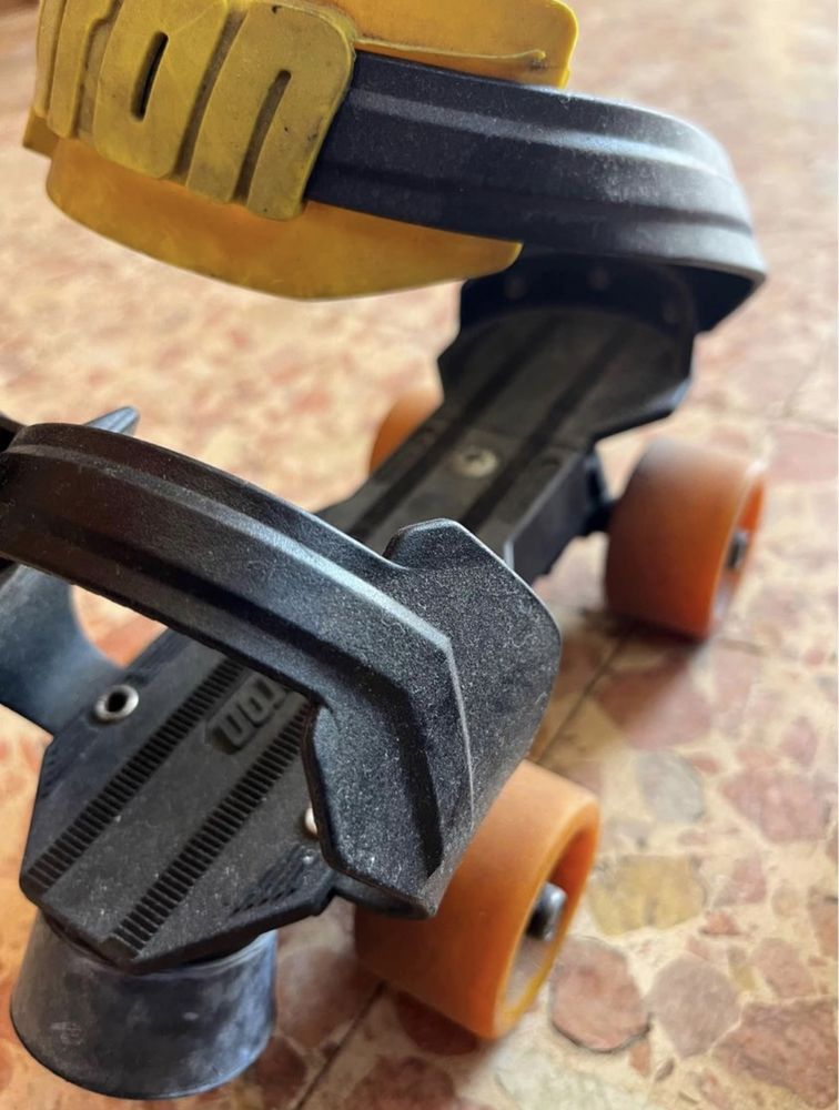 Patins de rodas extensíveis ao comprimento como novos pouco uso