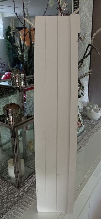 Półka lub segregator, przybornik na kosmetyki ,kwiaty różne takie.