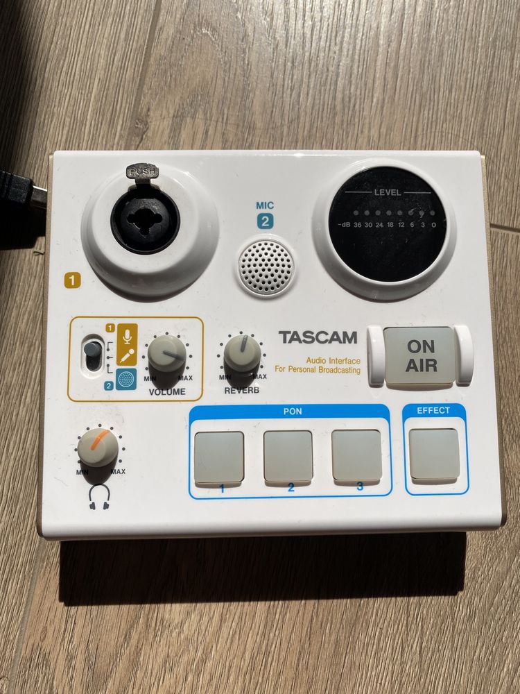 Аудиоинтерфейс мини студия- Tascam US-42 MiNiSTUDIO