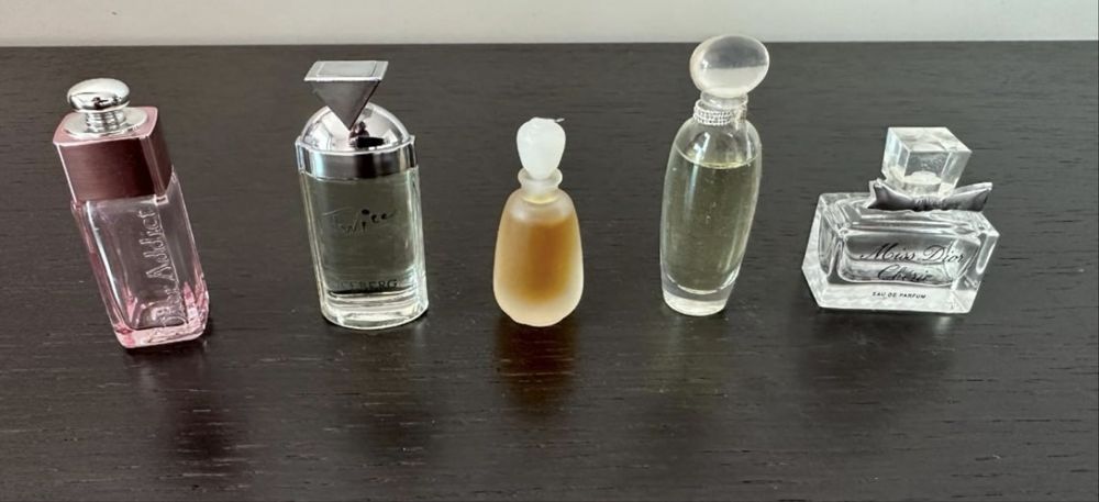 56 miniaturas de perfumes - coleção (1 euro cada)