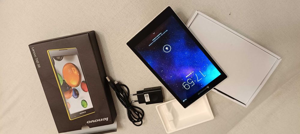 Tablet Lenovo S8-50L z funkcją telefonu-komplet