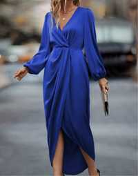 Satynowa długa sukienka niebieskiego koloru