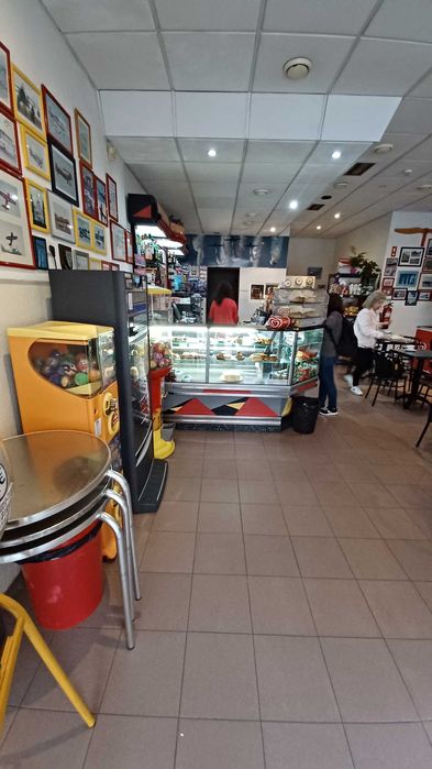 Pastelaria café a funcionar, chave na mão