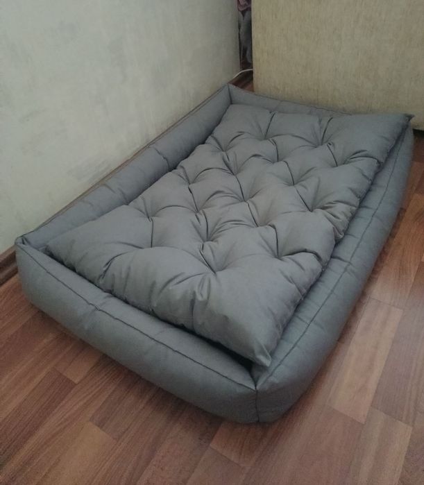 Лежанки та матрасики для собак та котів