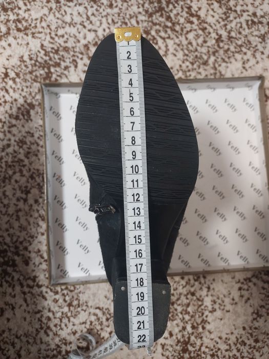 Продам короткі сапоги (ботинки)