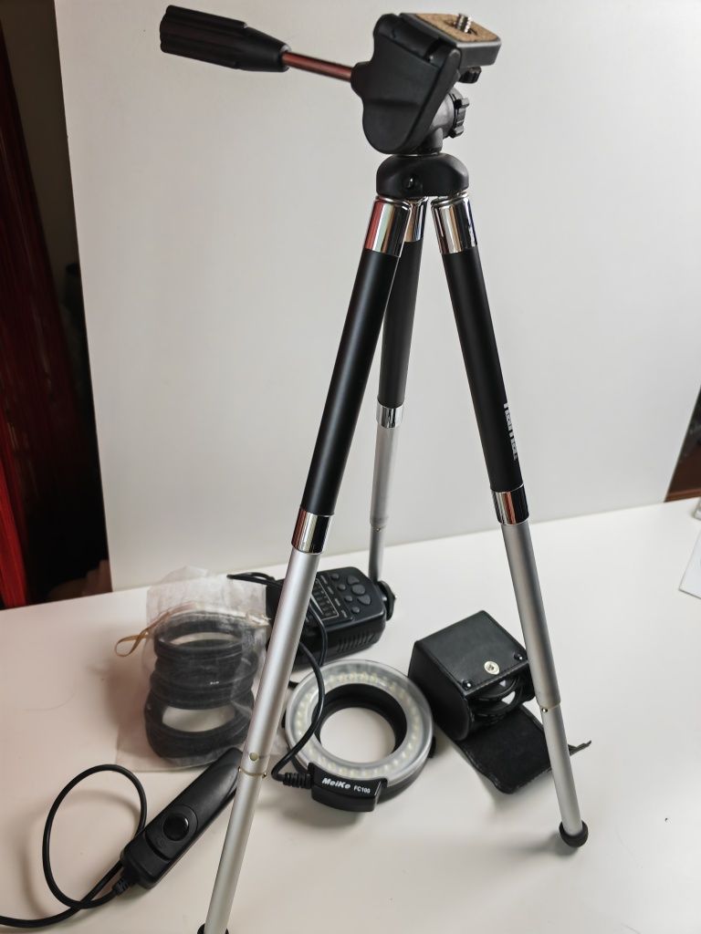 Canon Eos 1100D zestaw duży statyw lampa soczewki torba