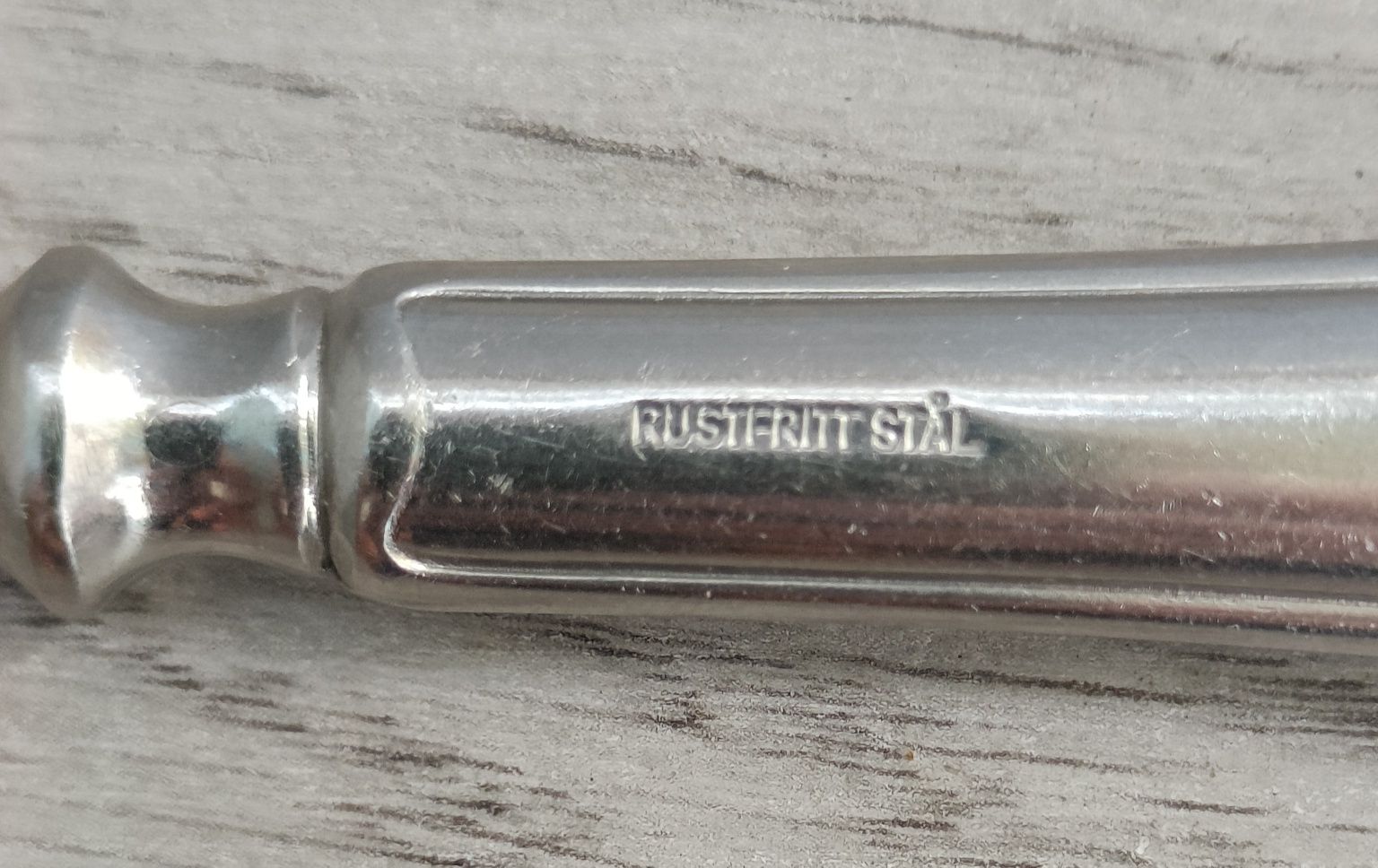 Нож для сыра ( ломтерезка) Rostfrei