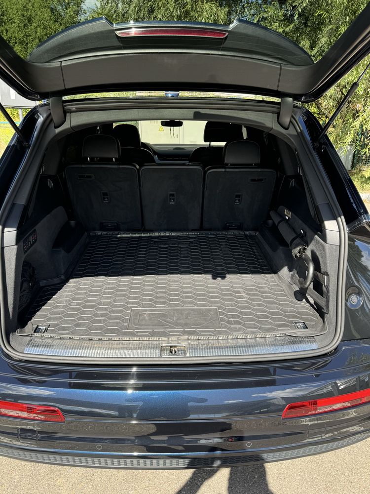 Продаж авто  Ауді q7m4