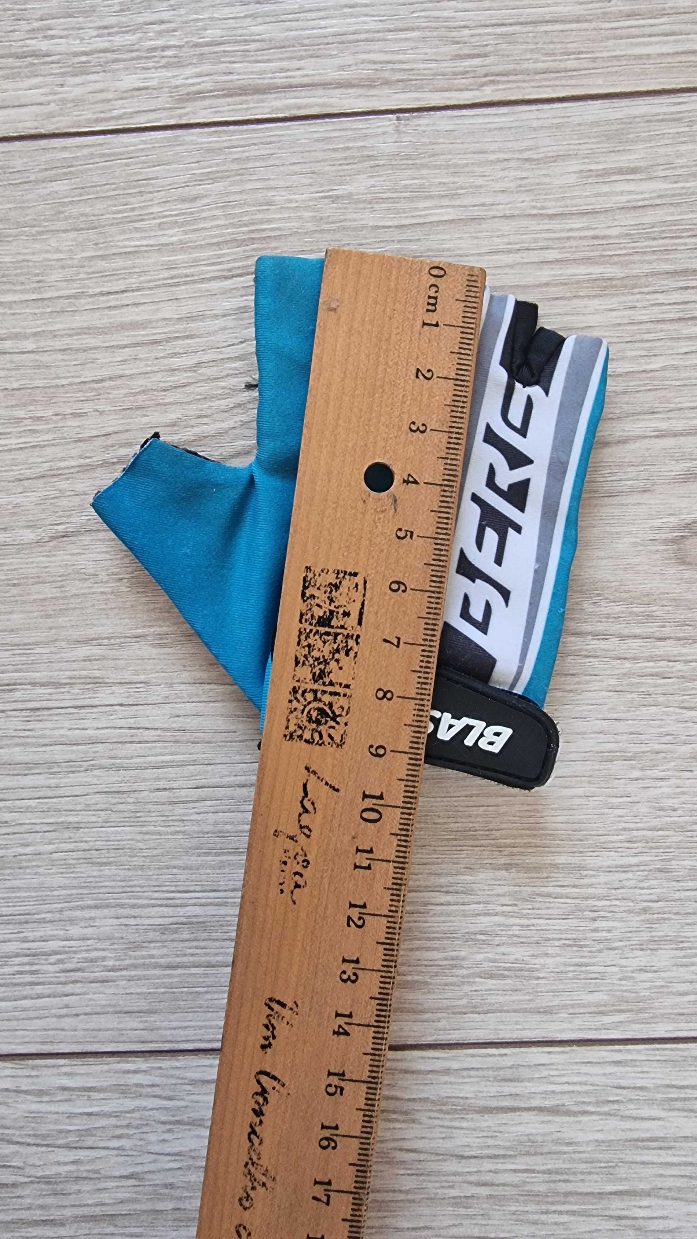 Capacete + luvas bicicleta criança_COMO NOVOS