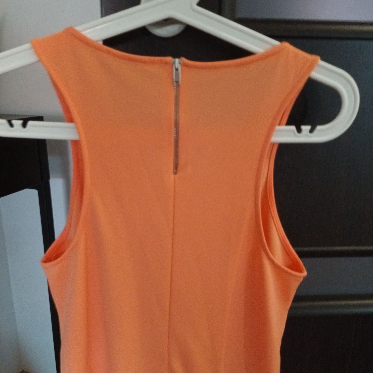 Sukienka S 36 Bershka bez rękawów brzoskwiniowa pomarańczowa