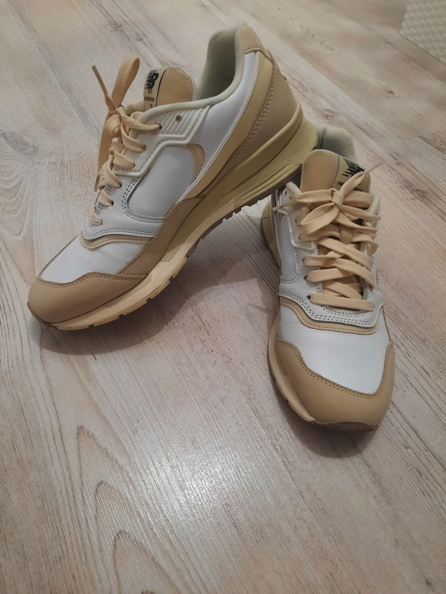 Buty damskie New Balance  . Rozmiar 40 - 40.5