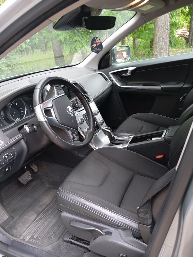 Sprzedam Volvo XC60 2016 r.