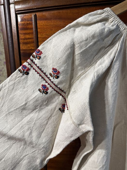 Старовинна довга вишита сорочка буденна