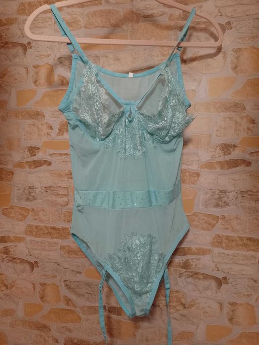 (XL/XXL) Bogato zdobione, Zmysłowe Body z Londynu
