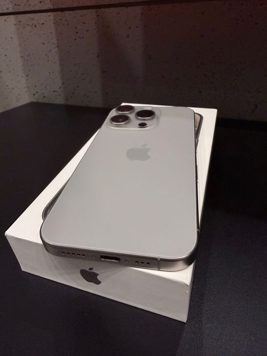 iPhone 15 pro natural titanium 256 gb