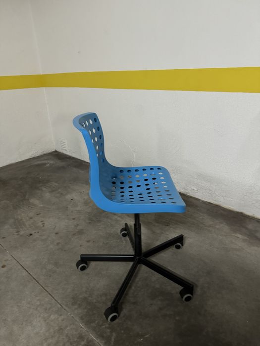 Cadeira de escritorio azul