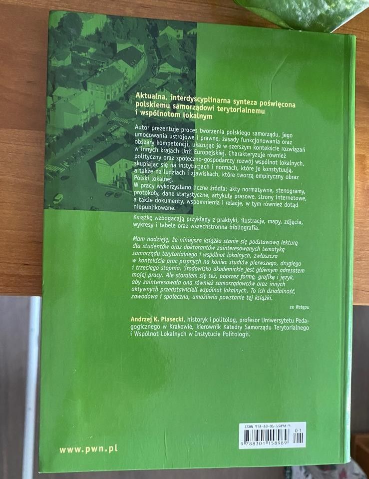 Andrzej K.Piasecki Samorząd terytorialny i wspólnoty lokalne, 2009