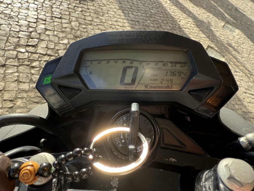 Kawasaki Z250 SL com ABS