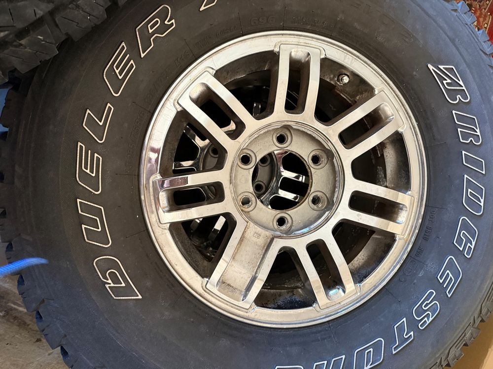 285/76/16 opony z felgami do Hummer H3