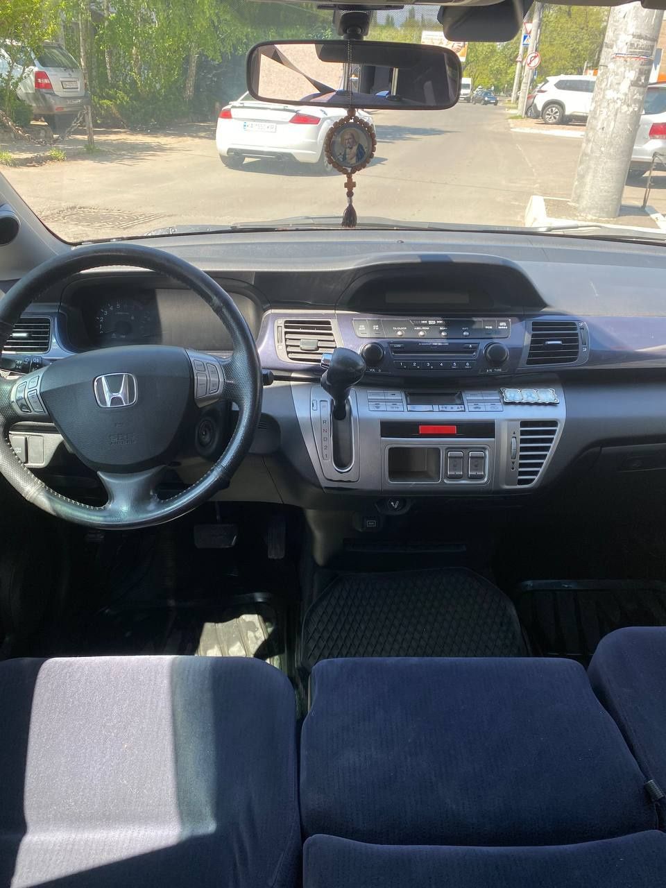 Продам автомобиль Honda fr-v