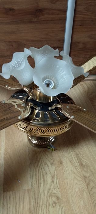 Lampa wisząca z wiatrakiem