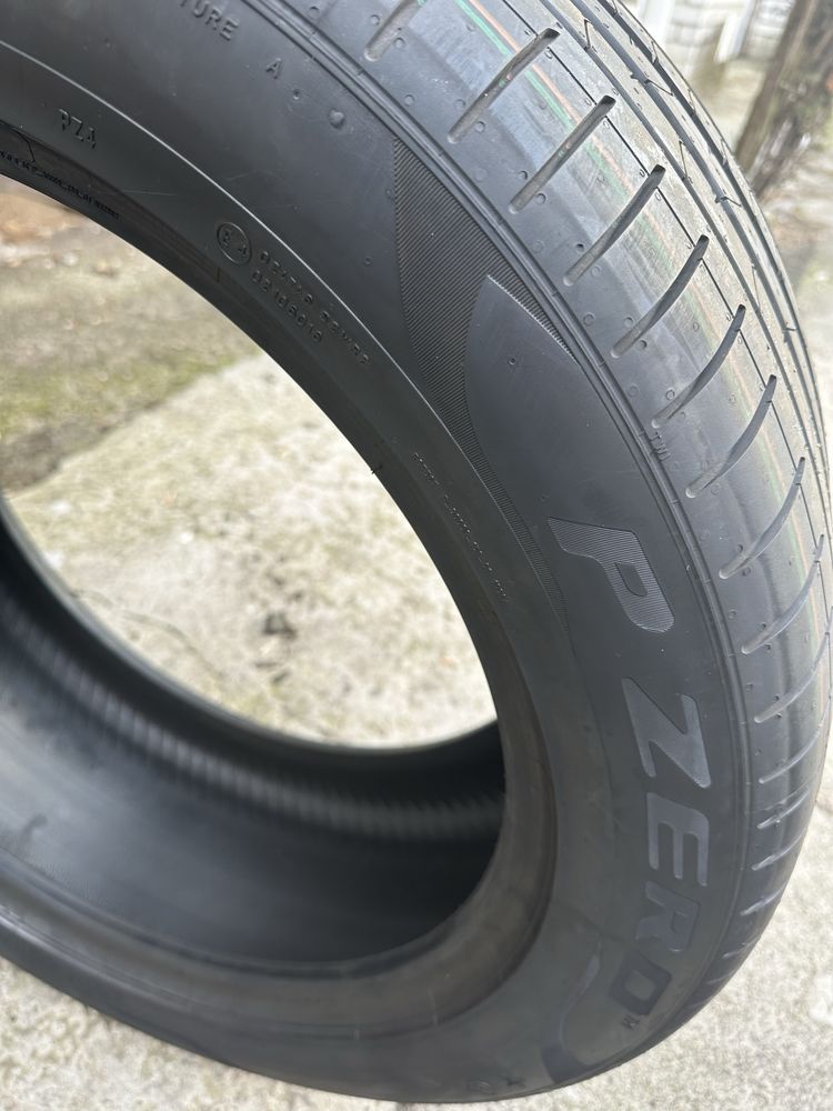 Pirelli PZero PZ4 285/45 R21 runflat