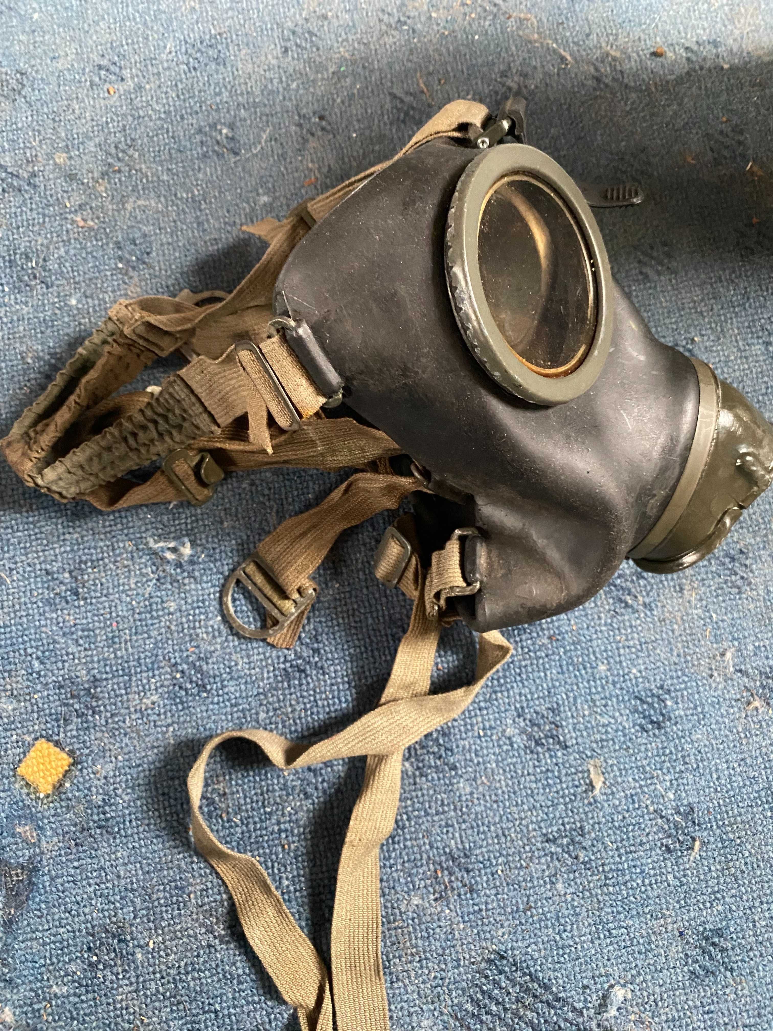Maska przeciwgazowa Wehrmacht 38 wraz z filtrem FE 41 i puszką