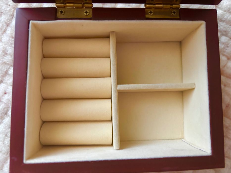 Продам бокс для аксесуарів