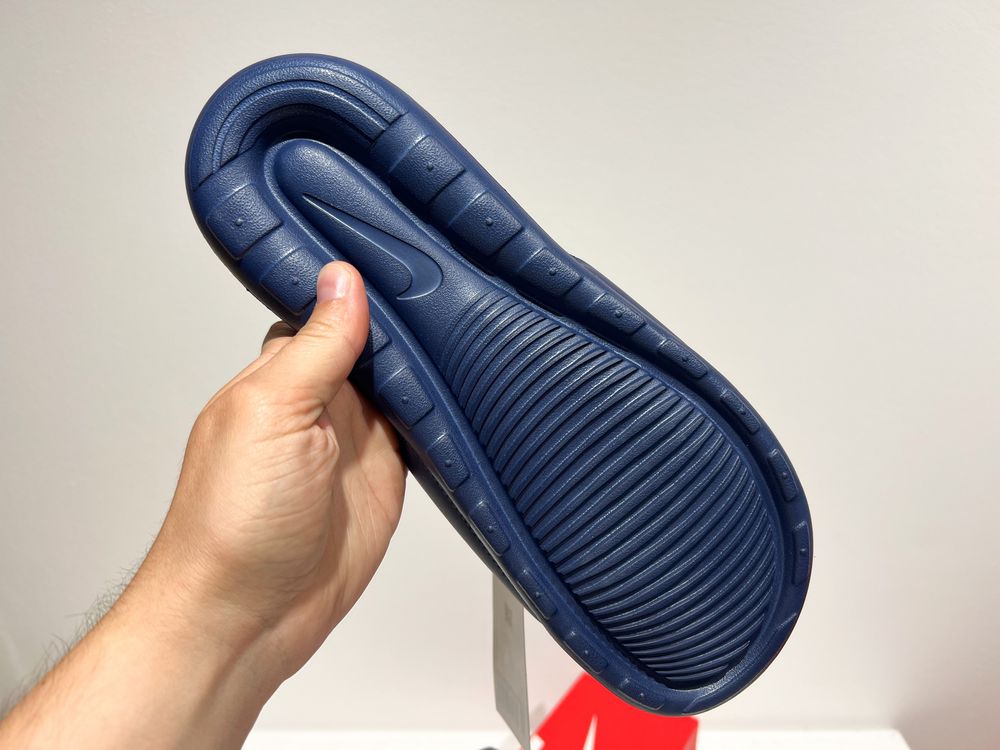 Тапочки Nike Victori One CN9675-401