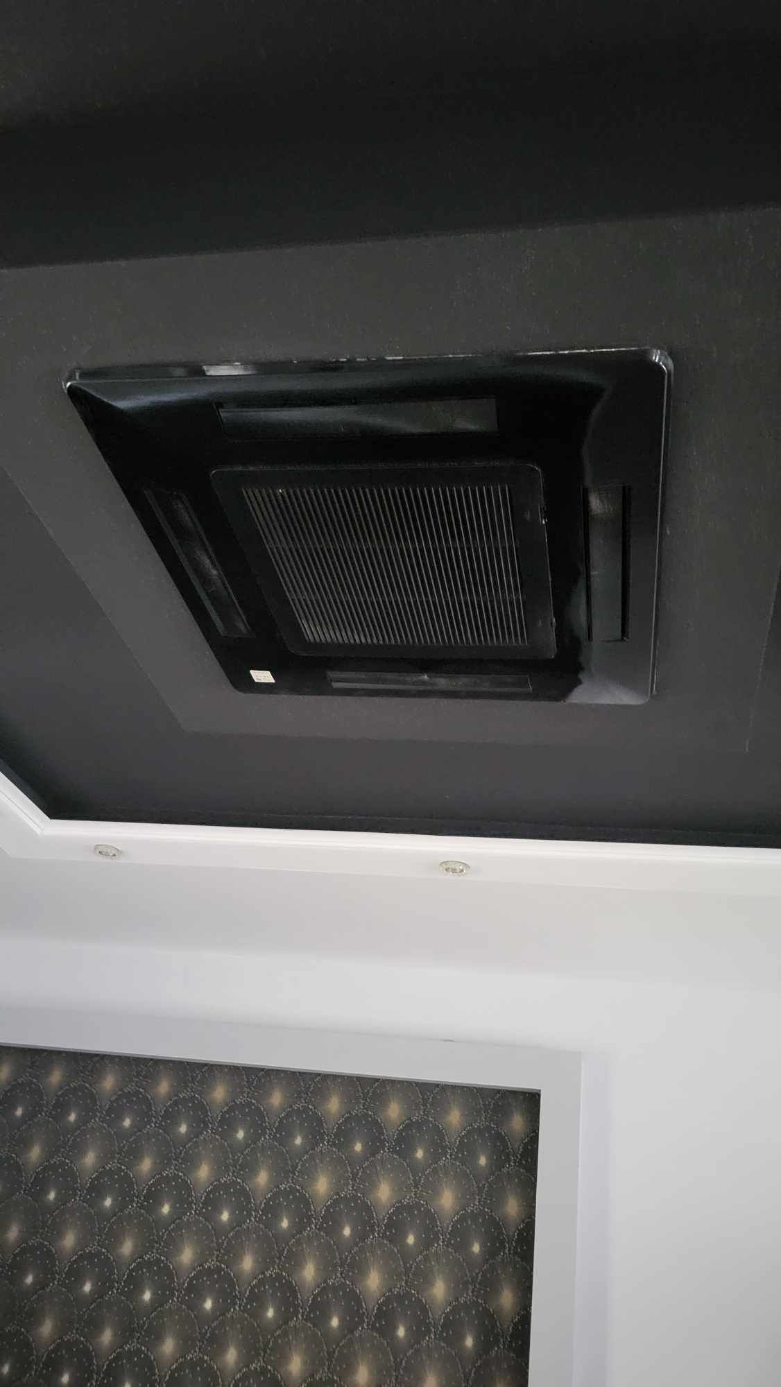 Sprzedam klimatyzację kasetonową LG 28kw