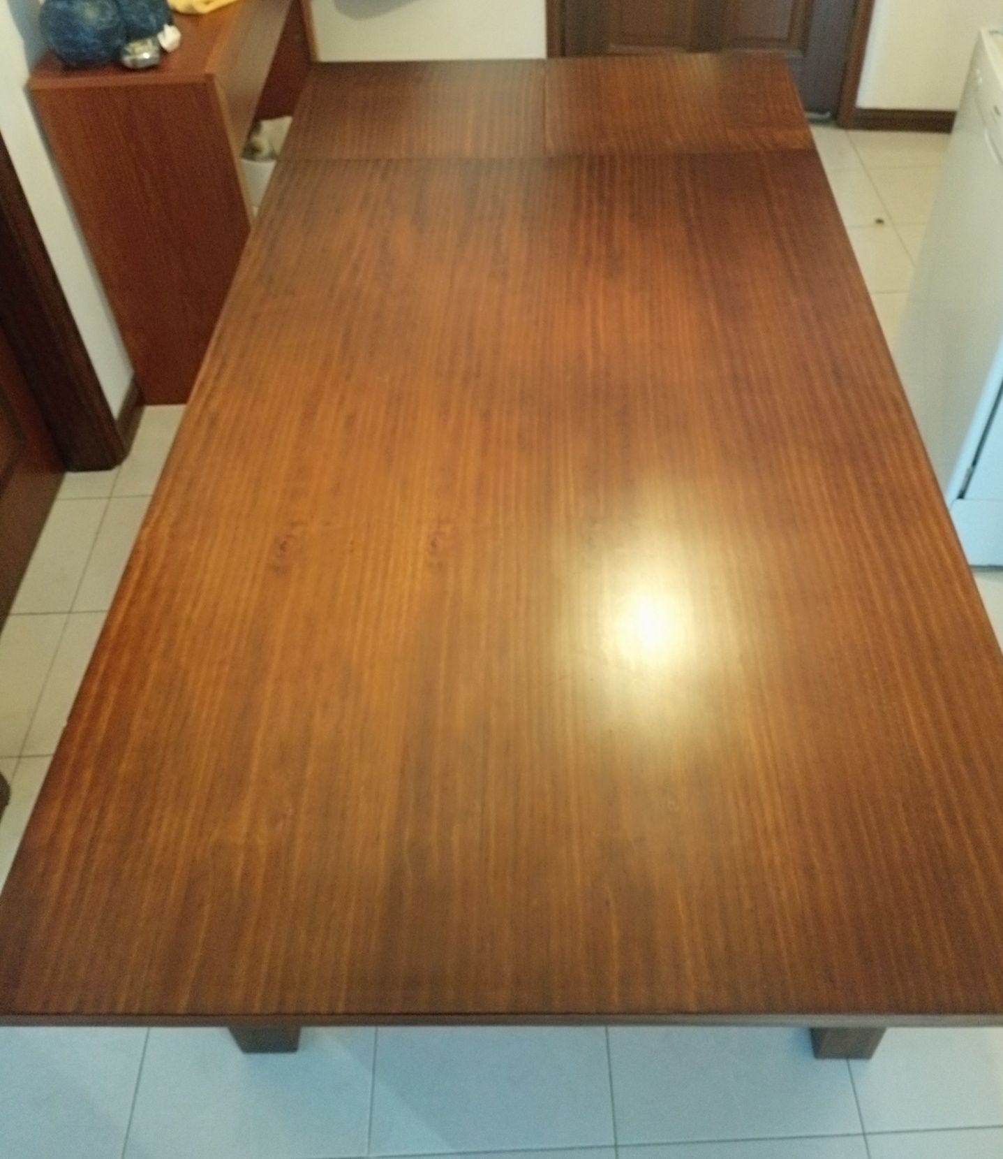 Mesa de jantar em Madeira - extensivel