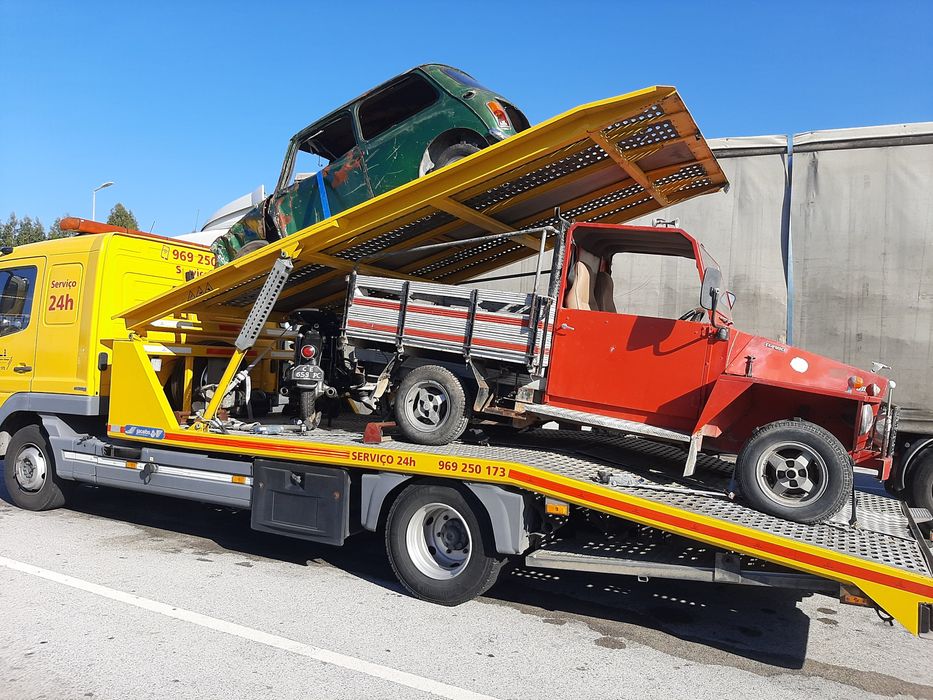 Transportes contentor plataform. E Serviços de Pronto Socorro Reboque.