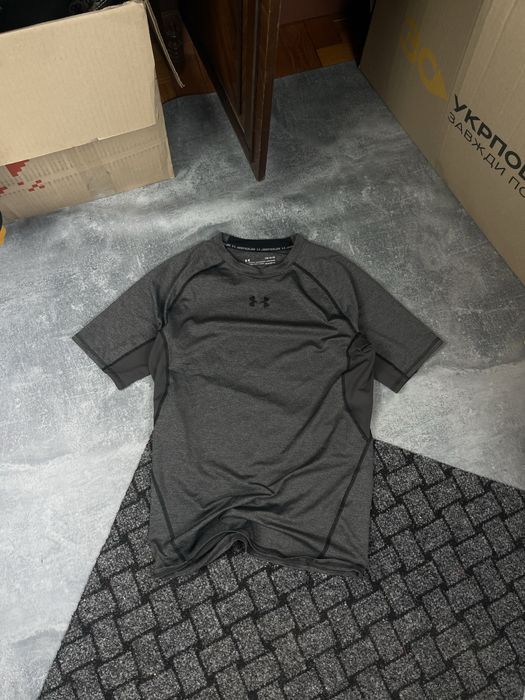 Компромесійна Термо Футболка Under Armour з логотипом на грудях