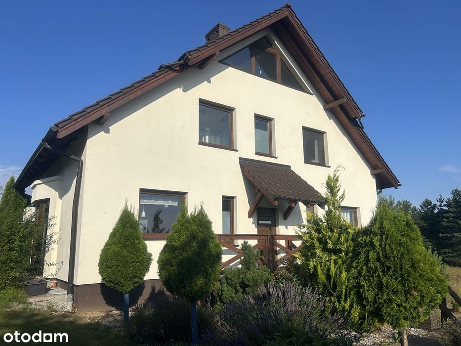 Dom na sprzedaż w cichej i malowniczej okolicy.