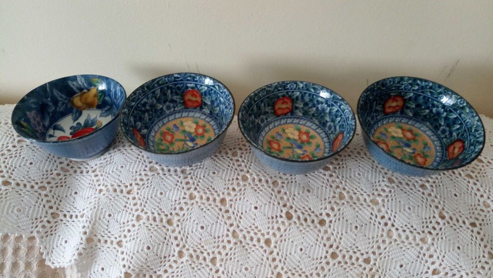 QUATRO (4) TIGELAS EM PORCELANA JAPONESA ARITA JUZAN, (VER DESCRITIVO)
