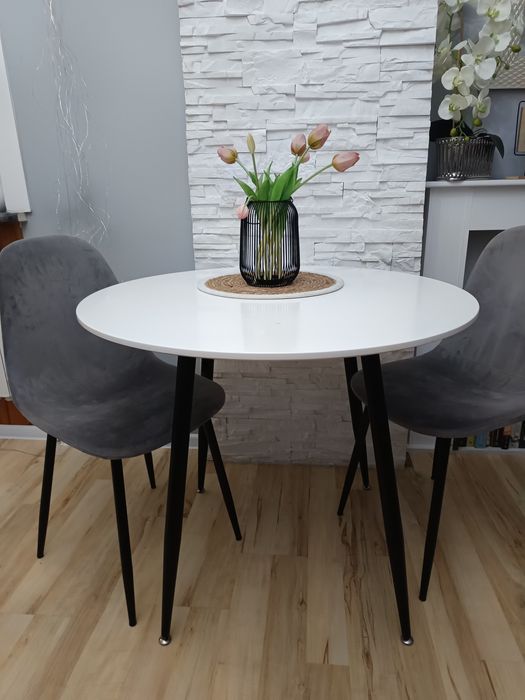 Stół do jadalni, kuchni, salonu.