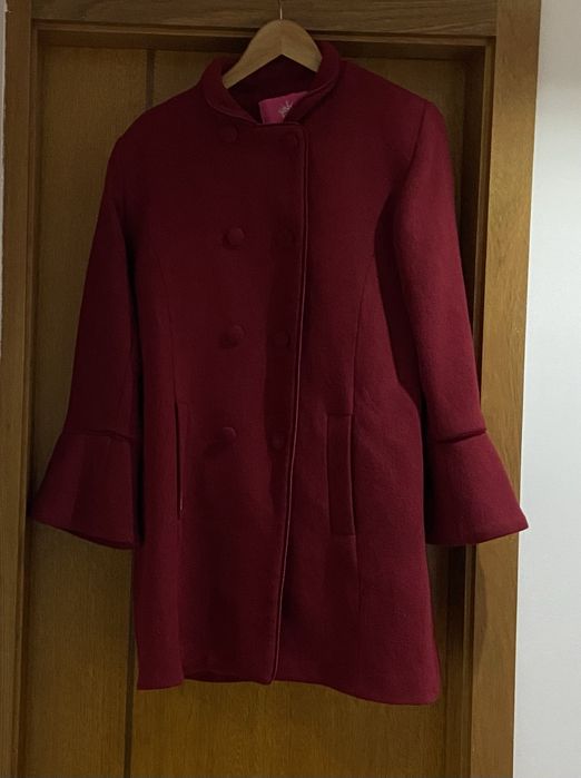 Casaco vermelho escuro