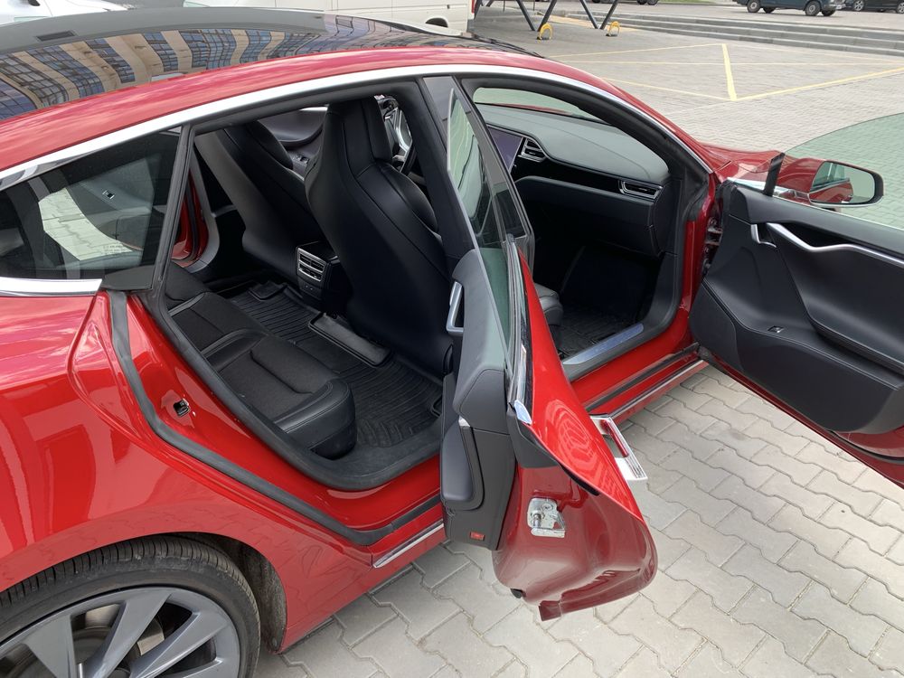 Tasla Model S 2018, FSD 3.0,